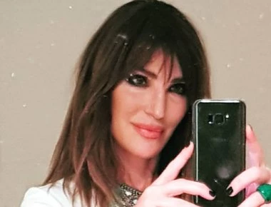 Η σωσίας της Χατζηβασιλείου. Θα πάθετε πλάκα με το πόσο ίδιες είναι! 